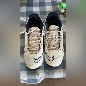 Nike Kids White and Navy baseball/softball Cleats